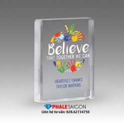 Chặn giấy pha lê dùng tri ân